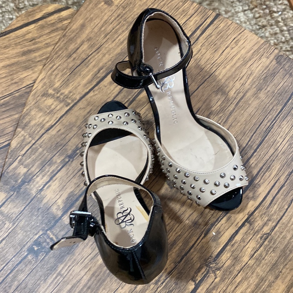 EUC Rock & Republic Beige/ Black Ankle Strap Platforms - Picture 5 of 5